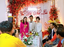 Tiền vệ Phan Văn Đức hỏi vợ