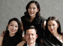 Phí Phương Anh khoe ảnh gia đình, fan đồng lòng khen đẹp như tranh