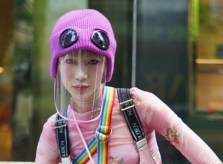 Giới trẻ Sài Gòn khoe phong cách thời dịch