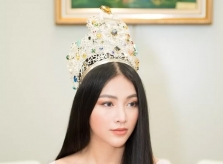 Phương Khánh diện áo dài, đội vương miện tiền tỷ đến Nhật