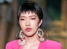 Phương Oanh phải cách ly khi về từ Anh