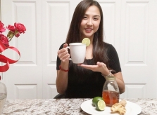 Phương Trang uống nước gừng, mật ong phòng nCoV