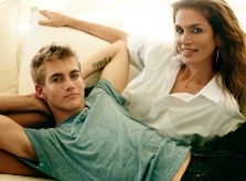 Con trai Cindy Crawford bị bắt vì lái xe khi say rượu