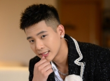 Ban nhạc từ chối làm việc với Quân A.P vì thiếu chuyên môn?