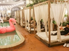 Quán cà phê mắc lều trải nệm cho khách nghỉ ở Sài Gòn