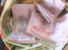 Chồng giấu quỹ đen vào tủ khóa nhưng tiền lại 'chạy' sang vợ