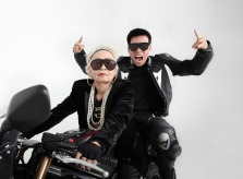 Bà ngoại U80 sành điệu, siêu ngầu của rapper Wowy