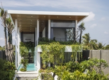 'Resort' tại gia ẩn mình sau tường bao 7 mét