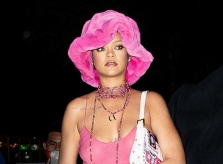 Bộ sưu tập mũ tai bèo của Rihanna
