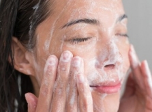 Sáu quy tắc tránh tổn thương da khi rửa mặt