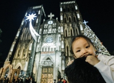 Rực rỡ sắc màu Noel trên đường phố Hà Nội
