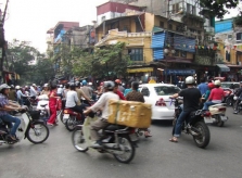 Khách Tây sợ nhất sang đường ở Việt Nam