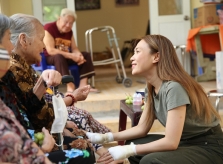Sao Việt giúp người kém may mắn dịp Tết
