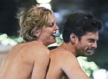 Sao Marvel cùng đồng nghiệp nữ khỏa thân diễn cảnh lái xe