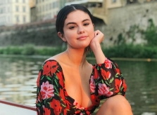 Selena Gomez lười gội đầu, thích ăn gừng vào mỗi buổi sáng