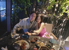 Ảnh sao 23/6: Sĩ Thanh - Huỳnh Phương tròn một năm yêu