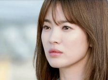 Song Hye Kyo sút cân, khóc nhiều khi nói về hôn nhân
