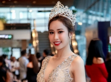 Người đẹp Stella Đào khoe vẻ gợi cảm khi chấm thi nhan sắc