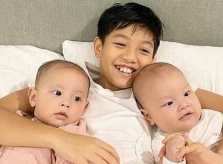 Ảnh sao 4/5: Subeo vui vẻ bên em song sinh