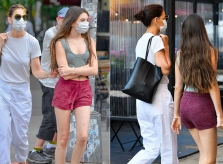Suri Cruise mặc áo hai dây đi ăn tối cùng mẹ
