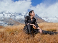 'Thánh Cô' Hứa Tình du ngoạn Nepal