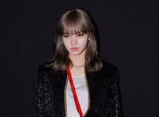 Lisa được khen là 'thánh nữ Celine' khi dự show thời trang ở Pháp