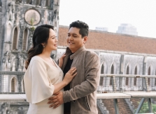 Thanh Thúy bụng bầu dạo phố Hà Nội cùng chồng