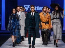 Việt Tiến mang BST 'Future Men' lên sàn diễn Aquafina VIFW xuân hè