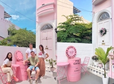 Không gian lãng mạn tại homestay ngập sắc hồng