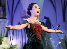 Phạm Thu Hà thăng hoa trong đêm nhạc Giáng sinh