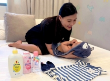 Thúy Diễm: 'Tắm cho con là khoảnh khắc hạnh phúc nhất mỗi ngày'