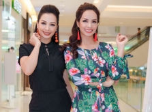 Thúy Hạnh rủ chị gái song sinh Thúy Hằng đi event