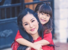 Thúy Nga đoàn tụ con gái sau một năm
