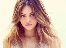 Nhan sắc tuổi 18 của 'cô gái đẹp nhất thế giới'