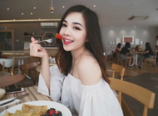 Chỉ một khoảnh khắc chụp lén cực xinh, tiếp viên hàng không Malaysia bị 'truy tìm'
