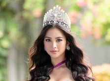 Tiểu Vy diện váy tôn ngực đầy dự event