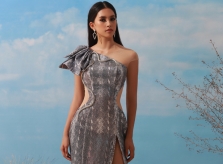 Tiểu Vy khoe hình thể với váy dạ hội cắt xẻ