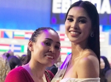 Tiểu Vy hạnh phúc bên mẹ sau khi vào top 30 Miss World