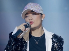 Tinna Tình kỷ niệm ngày mất cho ngôi sao K- Pop Kim Jong Hyun