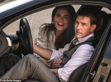Tom Cruise bị đồn hẹn hò bạn diễn