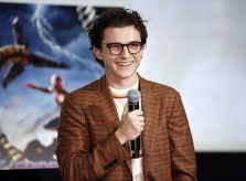 Tom Holland phản hồi trước thông tin làm MC Lễ trao giải Oscar 2022