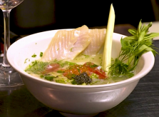 Thưởng thức tô phở trứng cá tầm khác biệt, chỉ có ở Sài Gòn