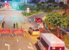 TPHCM: Triệt để giãn cách, siết chặt kiểm soát đi lại; bảo đảm đủ hàng hóa, hỗ trợ 2 triệu gói an sinh