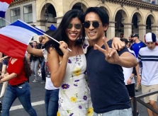 Trang Lạ và chồng đại gia xuống đường mừng Pháp vô địch World Cup