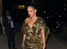 Dàn sao thế giới nổi bật với trang phục lạ mắt tuần qua