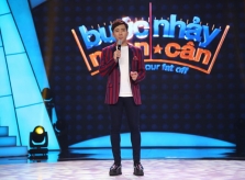 Trấn Thành nhiều lần bị trêu chọc, vấp ngã vì đi giày độn 20 cm