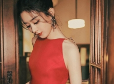 Triệu Lệ Dĩnh 'sắc nước hương trời'