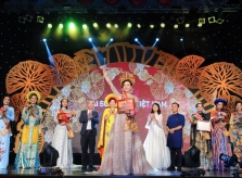 Lộng lẫy đêm tôn vinh Đại sứ bảng Qúy bà cuộc thi Đại sứ áo dài VN 2019
