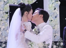 Trường Giang hôn say đắm, hứa bằng mọi giá sẽ hạnh phúc với Nhã Phương