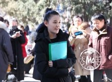Mỹ nhân 18 tuổi, quý tử Trần Khải Ca nổi bật nhan sắc khi thi đại học